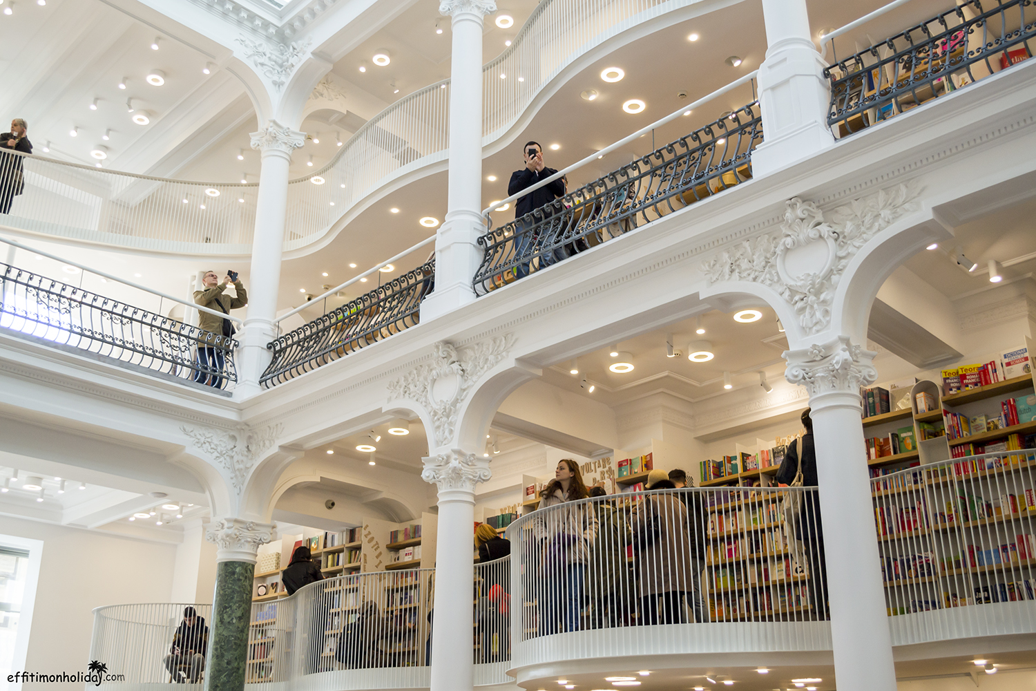 step-inside-the-most-beautiful-bookstore-in-bucharest