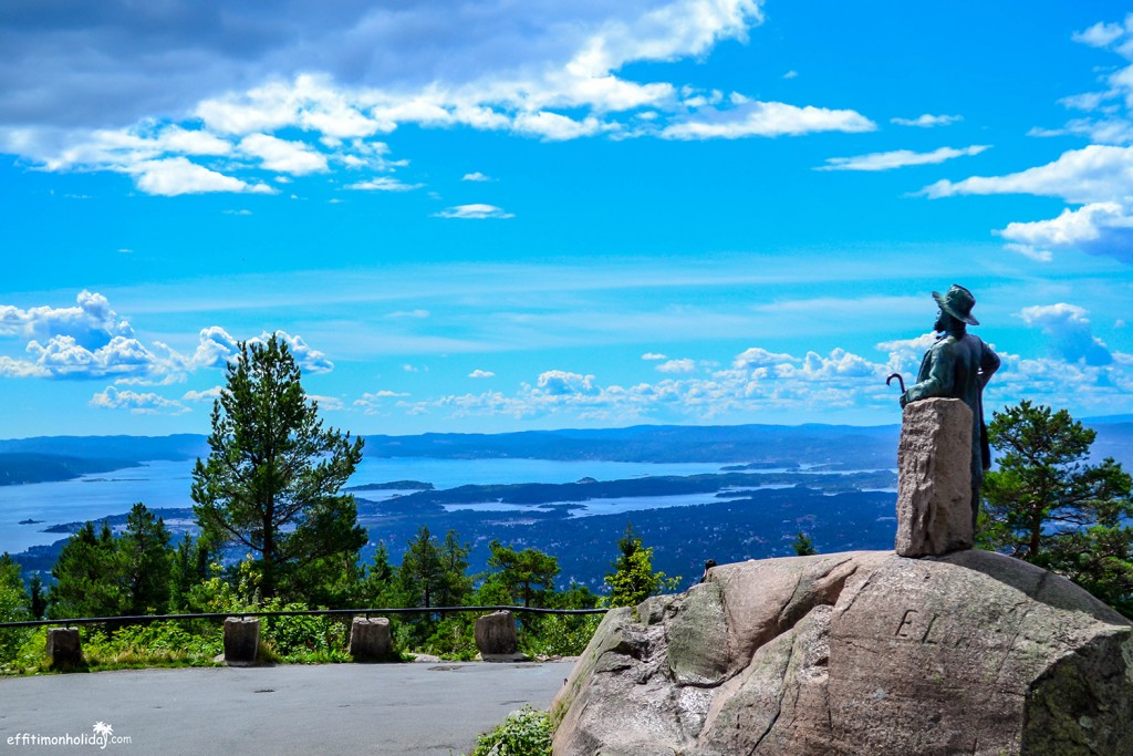 Photo of the Kragstotten statue in Oslo overlooking the fjord and the whole city