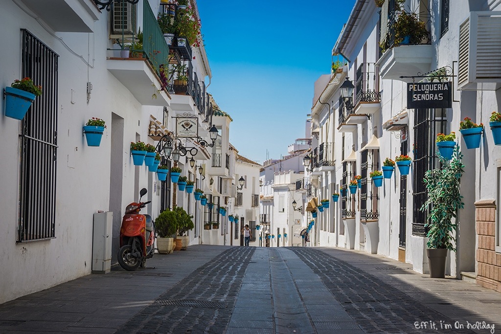 Andalusia is a stunning region in Spain, with charming white-washed towns, breathtaking views and delicious food. Do you want to visit?