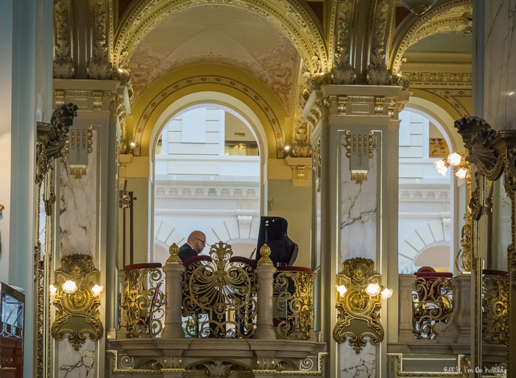 Wandering in Budapest: New York Cafe Budapest