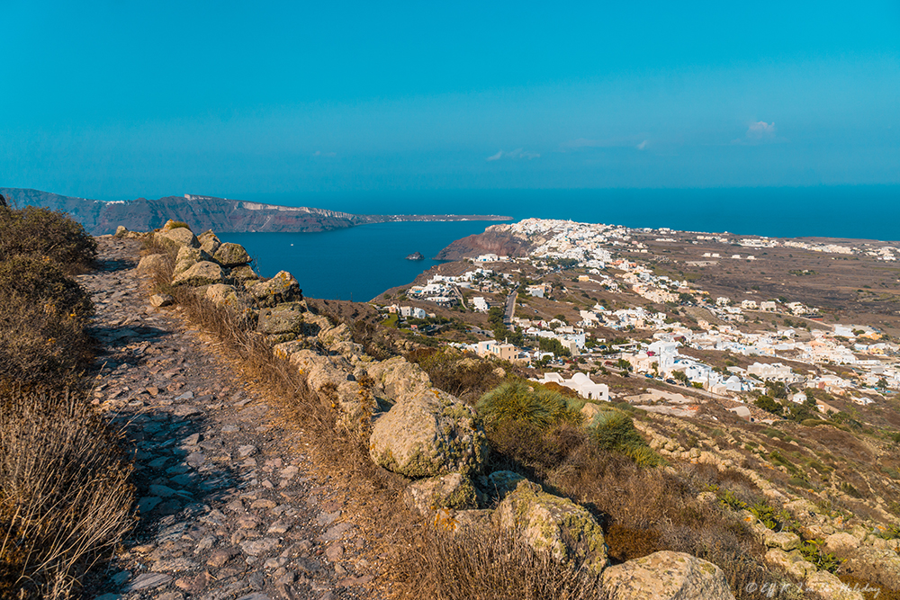 Santorini hike between Oia and Fira